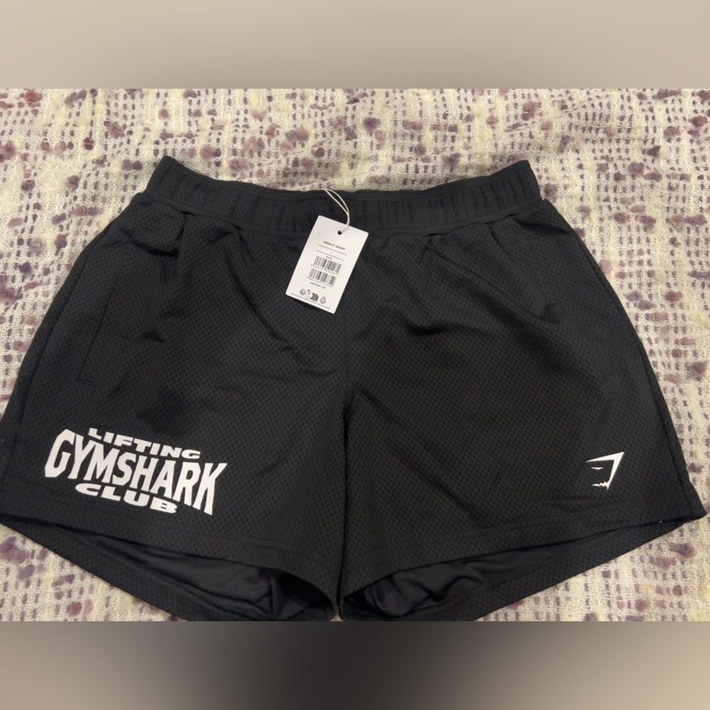 Men’s gymshark mesh shorts- black-Large